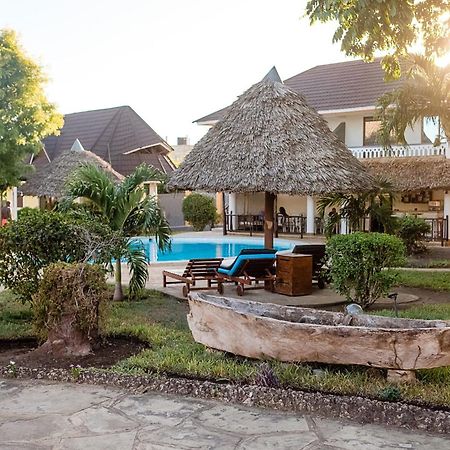 Diani-Paradise-Villas เดียนีบีช ภายนอก รูปภาพ