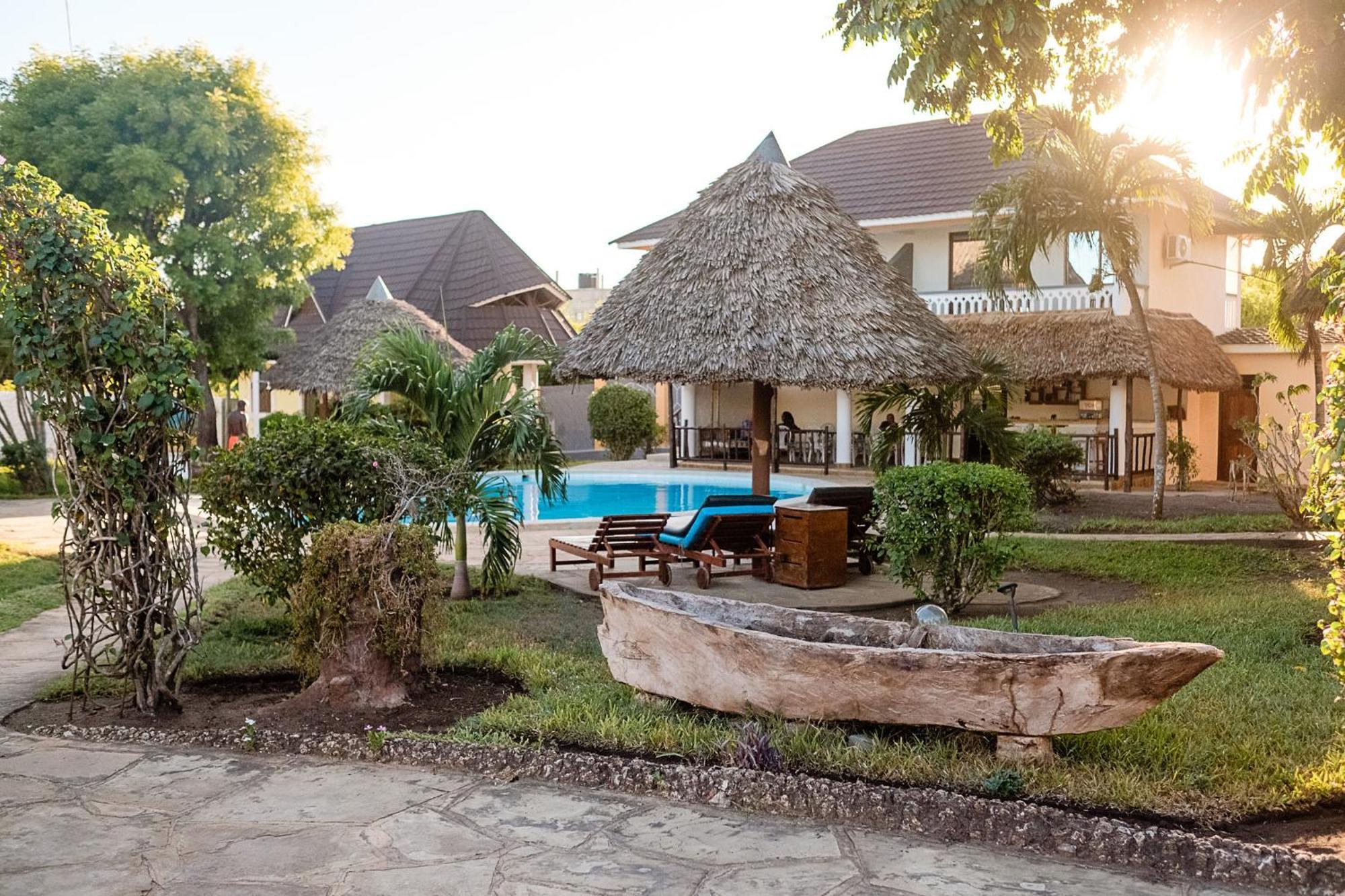 Diani-Paradise-Villas เดียนีบีช ภายนอก รูปภาพ