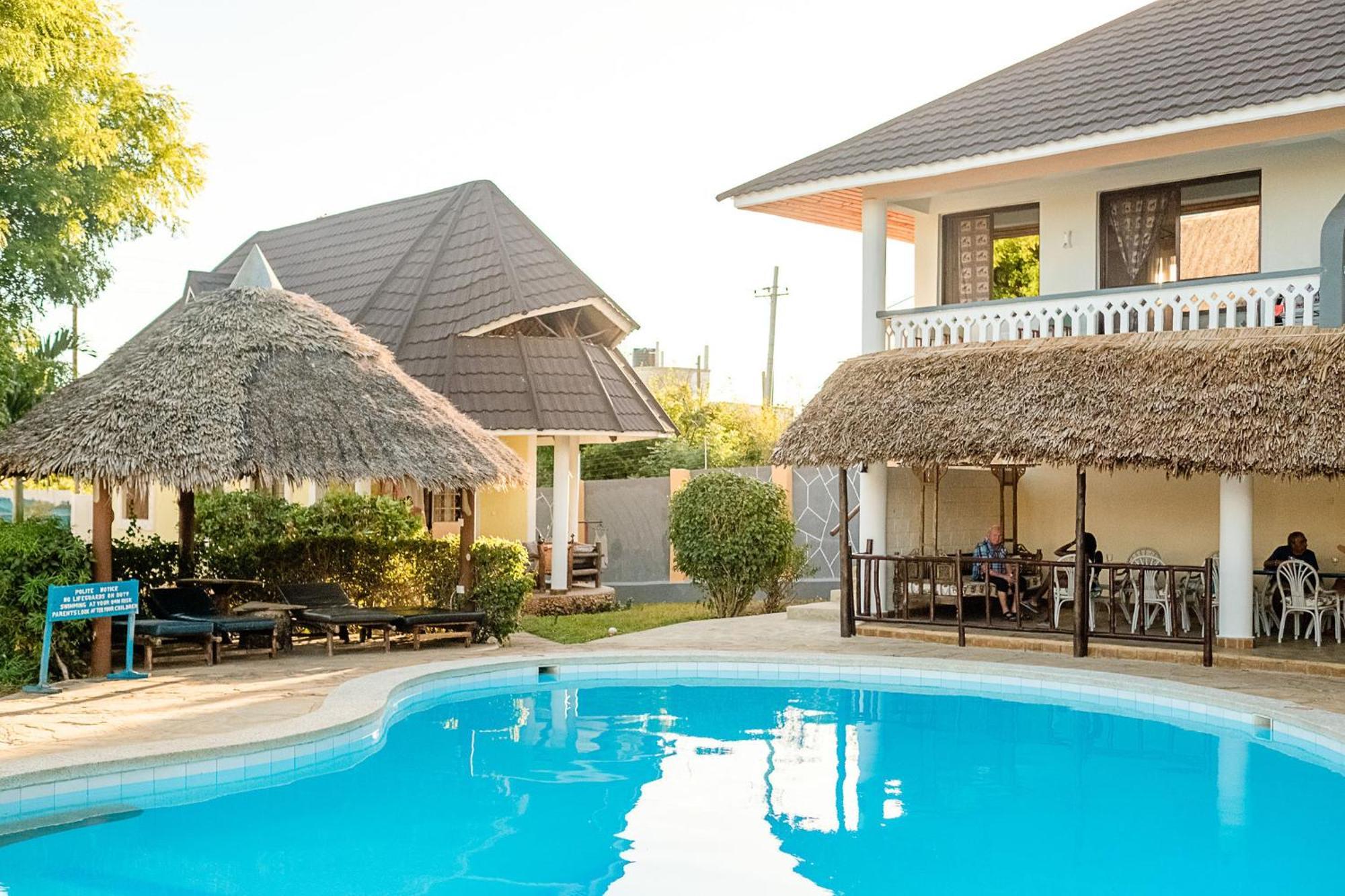 Diani-Paradise-Villas เดียนีบีช ภายนอก รูปภาพ